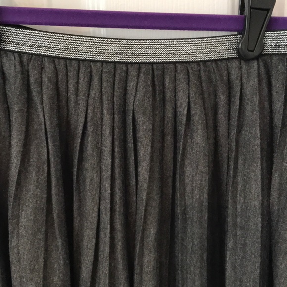 Old Navy Pleated Skirt - Picture 2 of 6